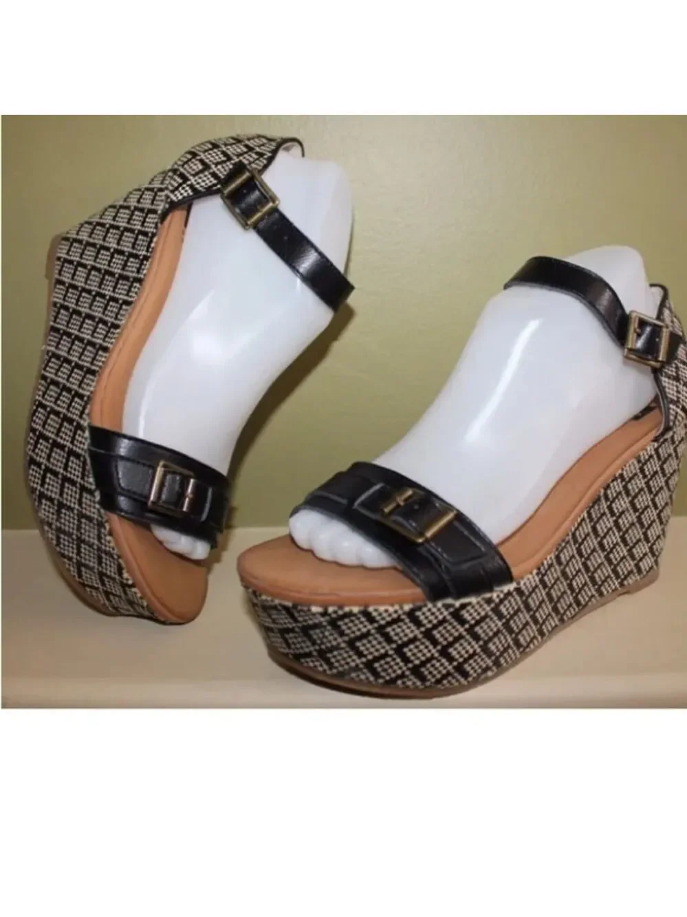BC SHOES PLATFORM WEDGES SANDALS BLACK AND WHITE LANYARD CROSS STICH RETRO 7